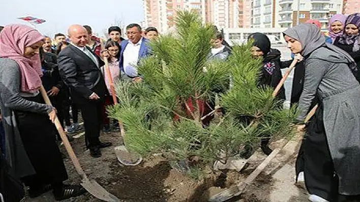 Başkan Çolakbayrakdar, 'Hedefimiz 2018 yılında 120 bin ağaç dikmektir'