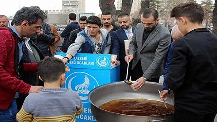 Ülkü Ocakları hoşaf ve yarım ekmekle Çanakkale şehitlerini andı 