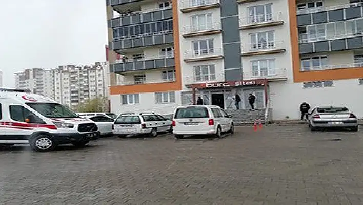 Bunalıma giren şahıs kendini astı 