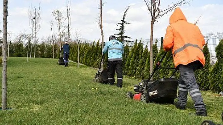 Kayseri OSB Şehitler Parkı'ndaki çağlayanları temizledi, su verdi