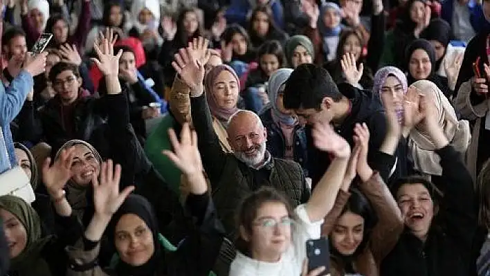 Kocasinanlı gençler, 19 Mayıs'ı Kuşçu Marina'da kutladı