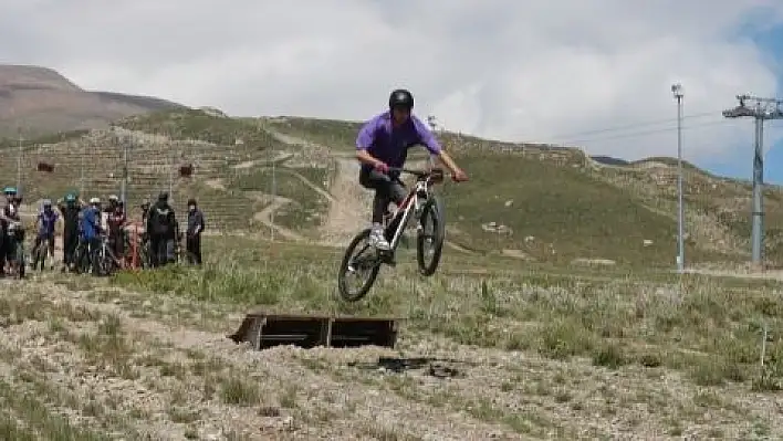 Erciyes'te 2021 Bisiklet Sezonu eğlenceli oyunlar ile açıldı