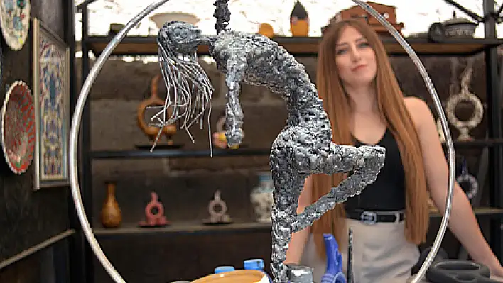 Heykeltıraş Nergis, metal malzemeleri sanat eserine dönüştürüyor