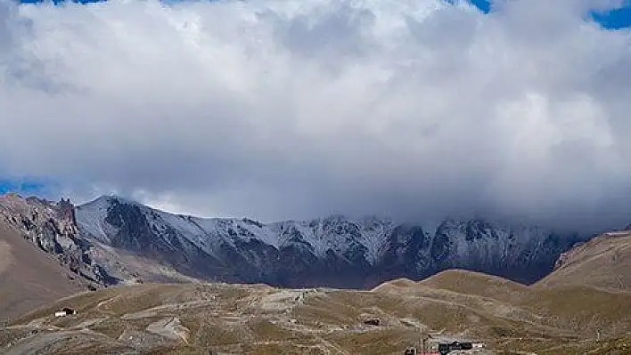 Erciyes'e kar yağdı