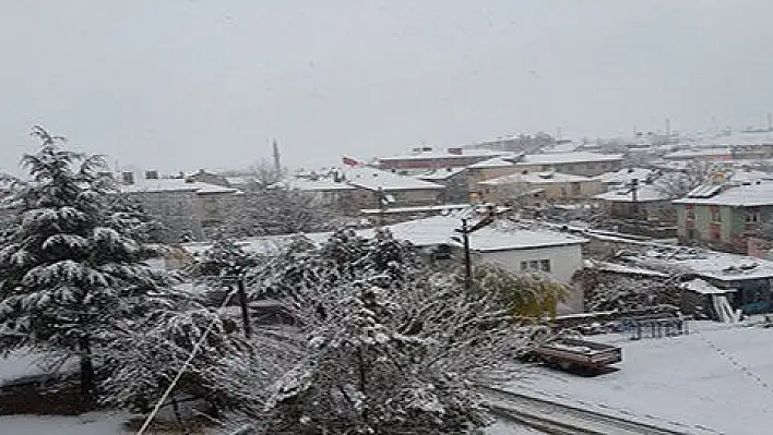 Felahiye'de yoğun kar yağışı etkili oldu 