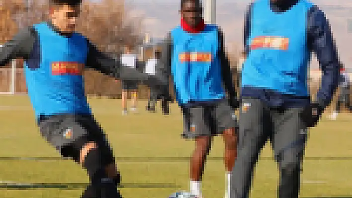 Kanga ve İsmail kadroda