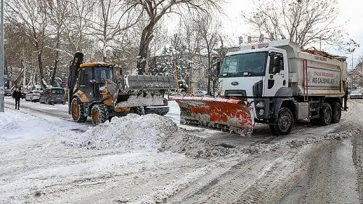 Yağış durdu, Talas'ta kar temizliği başladı