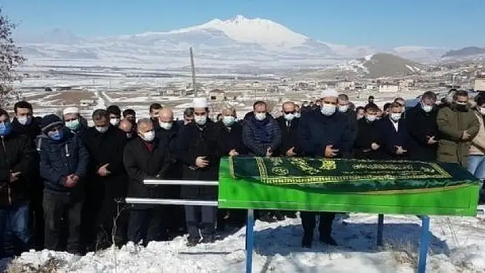 Ergen'in annesi son yolculuğuna uğurlandı