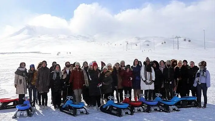 Erciyes'te kamplar tüm hızıyla sürüyor