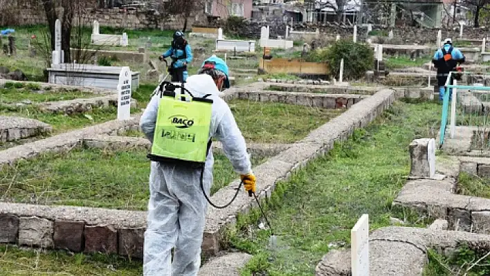 Mezarlıklarda temizlik çalışmaları yoğunlaştırıldı