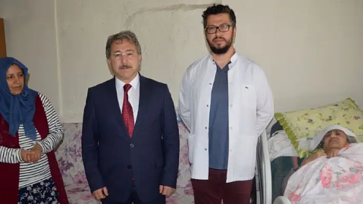 İhtiyaç sahibi hastalara motorlu hasta yatağı ulaştırılıyor