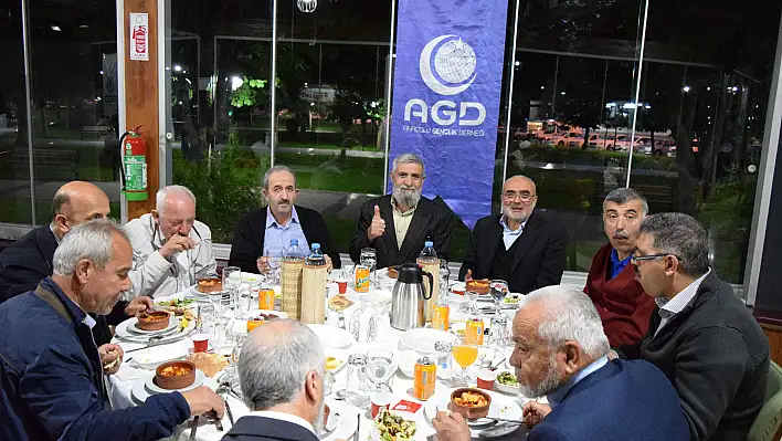 Anadolu Gençlik Derneği Kayseri Şubesi Vefa Gecesi Düzenledi