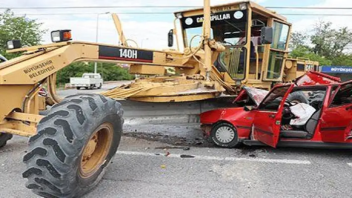 Greydere çarpan otomobil pert oldu: 1 ölü, 2 yaralı 