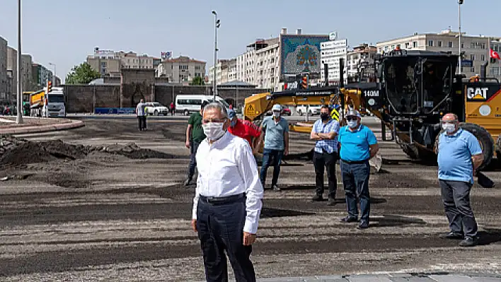 Büyükşehir pandemide de durmadı: 25 bin ton asfalt serdi