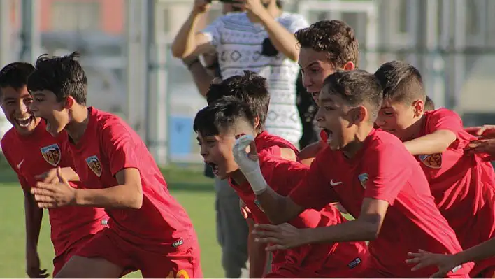 U12 LİGİ'NDE ŞAMPİYON KAYSERİSPOR !