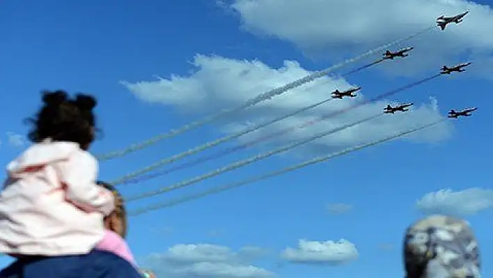 Türk Yıldızları ve SU-30 TEKNOFEST'te nefes kesti