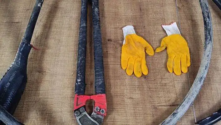 Kablo hırsızı suçüstü yakalandı