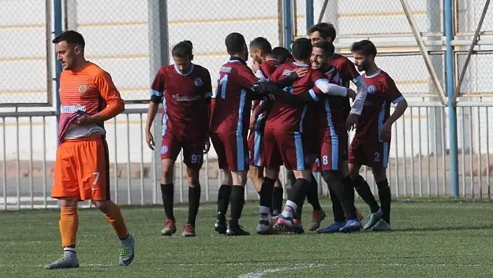 Esentepespor: 3 - Reşadiye Gençlikspor: 0