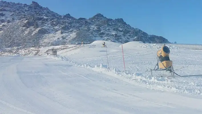 Hacılar Kapı pistinde kayak sezonu açıldı