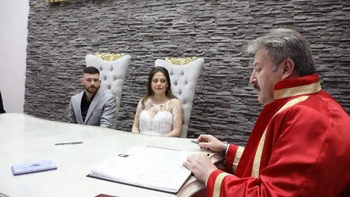 Nikah dairelerinde 22.02.2022 yoğunluğu