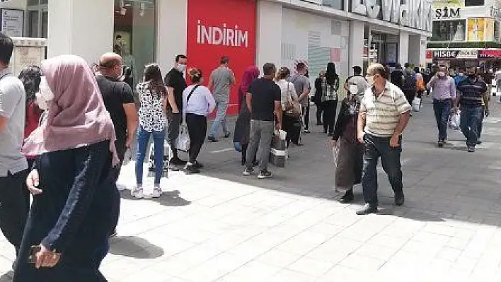 Sokağa çıkma kısıtlaması öncesi bayram yoğunluğu