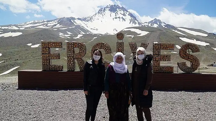 75 yıllık ömründe uzaktan gördüğü Erciyes'e ilk defa çıktı