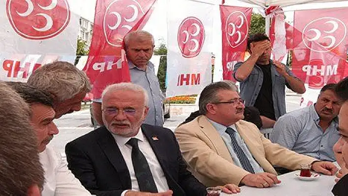 AK Parti Grup Başkanvekili Elitaş MHP seçim çadırında