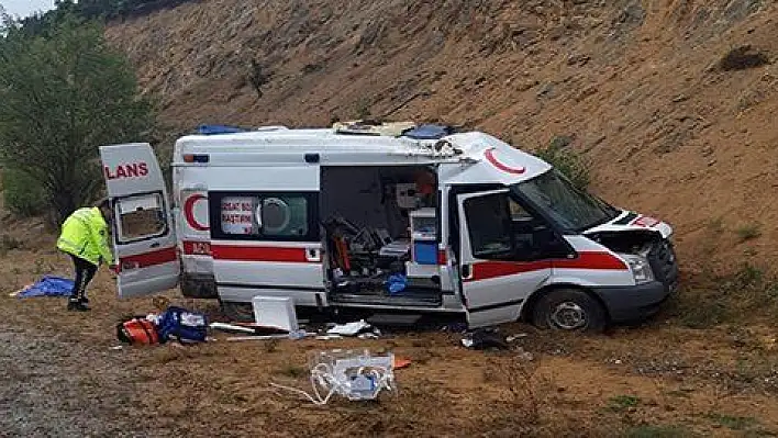 Hasta bebeği taşıyan ambulans kaza yaptı: 4 yaralı 