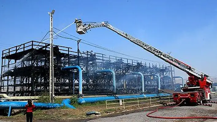 Şeker Fabrikasının su soğutma kulesinde çıkan yangın söndürüldü