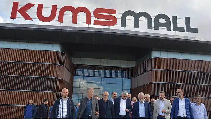 Mustafa Elitaş, KUMSMALL AVM'yi gezdi