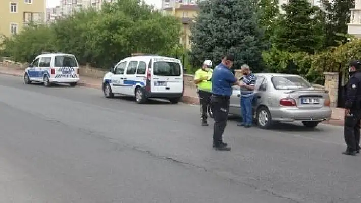 Polis ekiplerinden okul çevrelerinde asayiş uygulaması