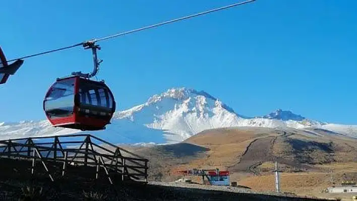 Erciyes Dağı'na mevsimin 4. kar yağışı oldu