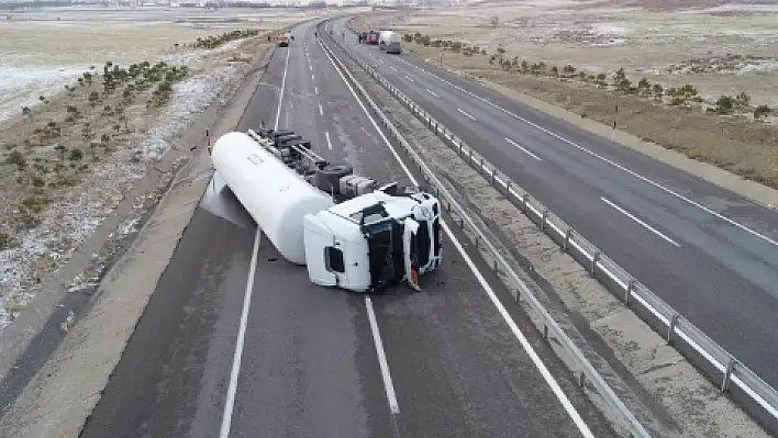 Sivas-Kayseri Karayolu trafiğe kapatıldı