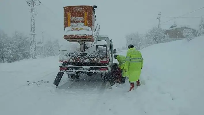 Tomarza'da ekiplerin kış çalışmaları sürüyor