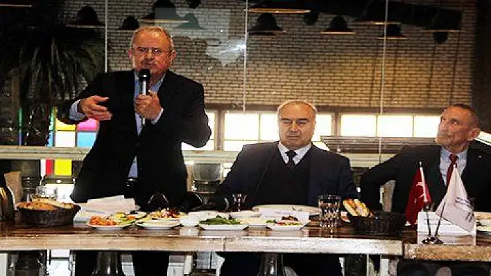 Yılmaz: 'İş dünyası olarak elimizi taşın altına çok daha ciddi bir şekilde koymamız gerekiyor' 