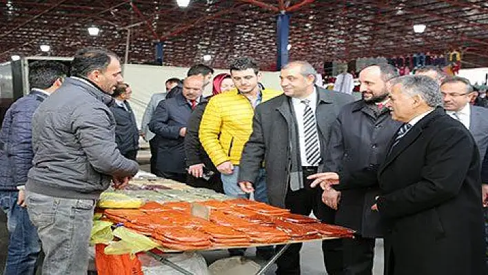 Dünya milletlerinin alışverişte ortak noktası semt pazar yerleri