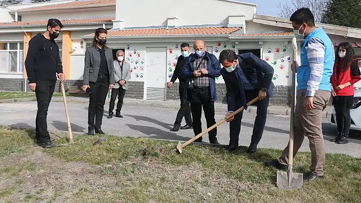 Kabakcı, fidanları Nevruz'da toprakla buluşturdu