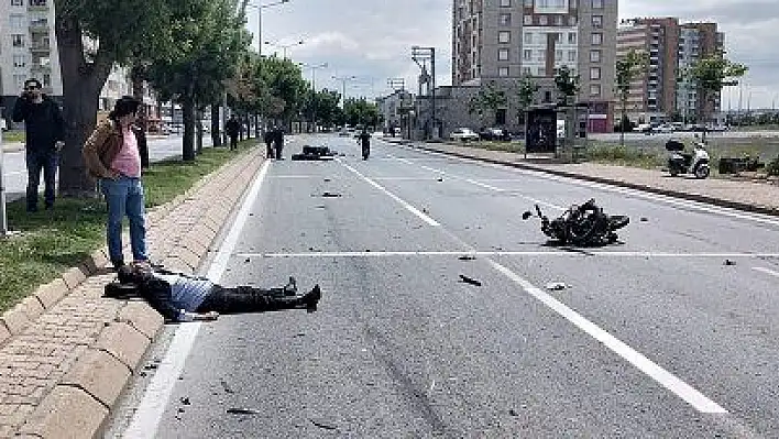 Motosikletler çarpıştı, ortalık savaş alanına döndü: 2 yaralı