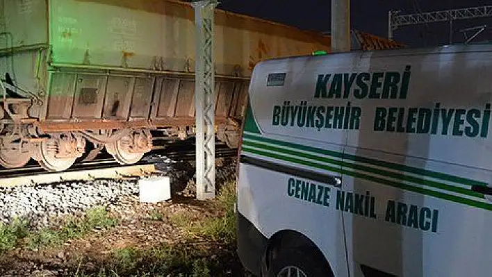  Manevra yapan tren işçilere çarptı: 1 ölü, 1 yaralı 