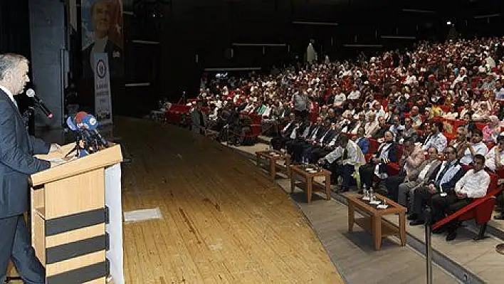 Başkan Çelikten gençlere: 'Hayatı okumalısınız' 