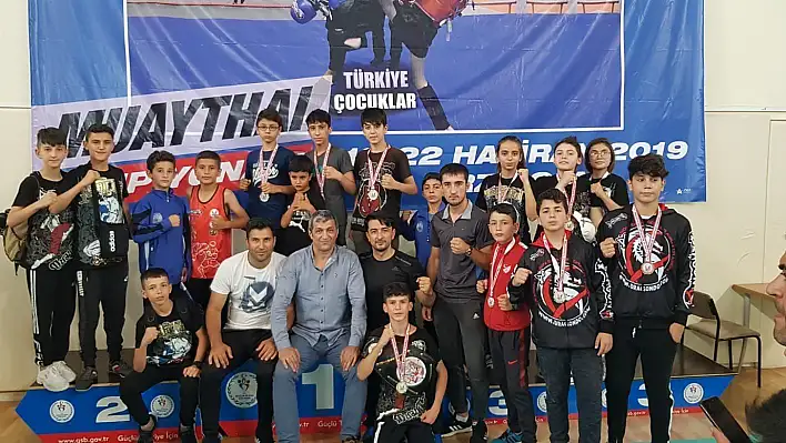 Kayserili muaythai sporcuları madalyalara ambargo koydu