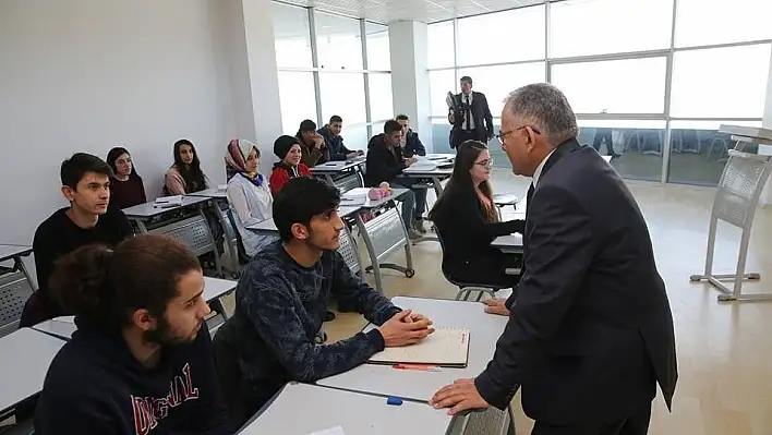 'Eğitimde başarının sırrı günlük ve düzenli çalışmaktan geçer'