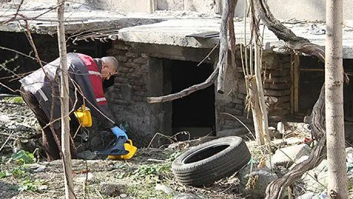 Metruk binada ölü bulundu, yanındaki arkadaşı gözaltına alındı    