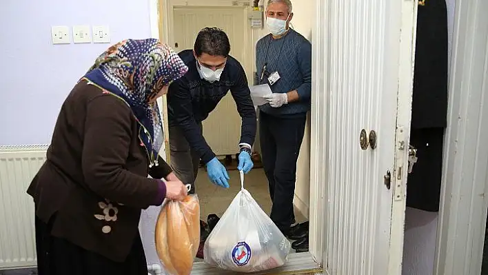 Melikgazi Belediyesi'nden ihtiyaç sahibi yaşlılara iaşe yardımı