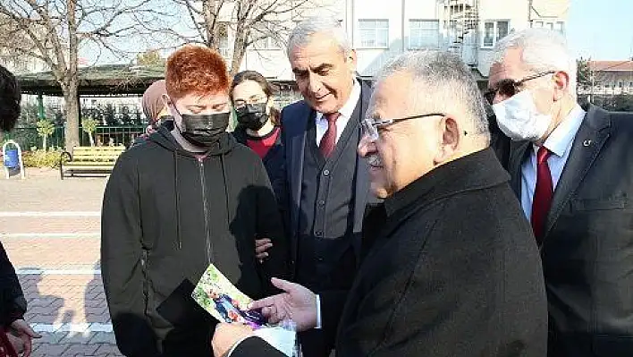 Başkan Büyükkılıç'a Kariyer Günleri'nde fotoğraf sürprizi