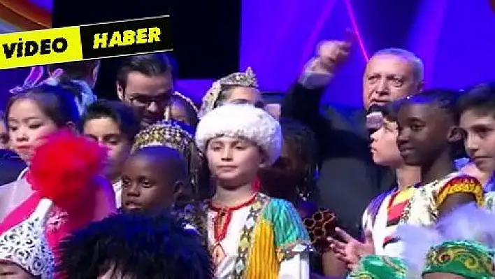 Cumhurbaşkanı Erdoğan'dan çocuklarla düet 