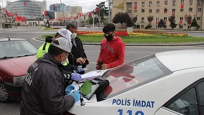 Sokağa çıkma yasağını ihlal eden baba ve oğluna para cezası