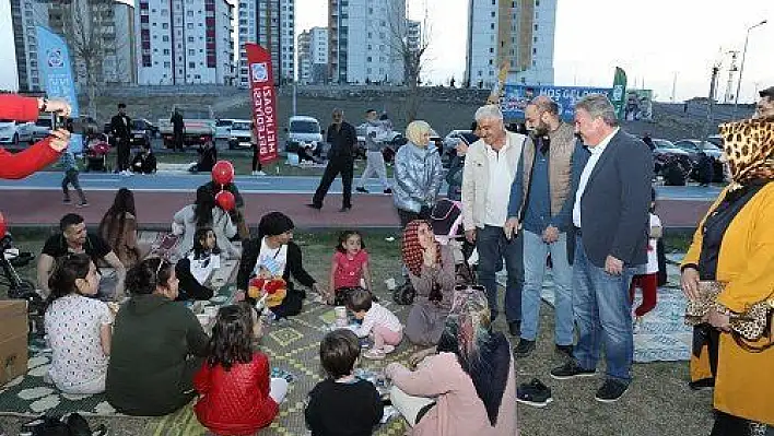 Melikgazi'de çocuklar hem bayramlarını kutladı hem iftarlarını yaptı