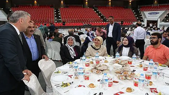 Başkan Çelik Belediye çalışanlarıyla iftar açtı