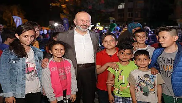 BAŞKAN ÇOLAKBAYRAKDAR, RAMAZAN COŞKUSUNU VATANDAŞLARLA BİRLİKTE YAŞIYOR